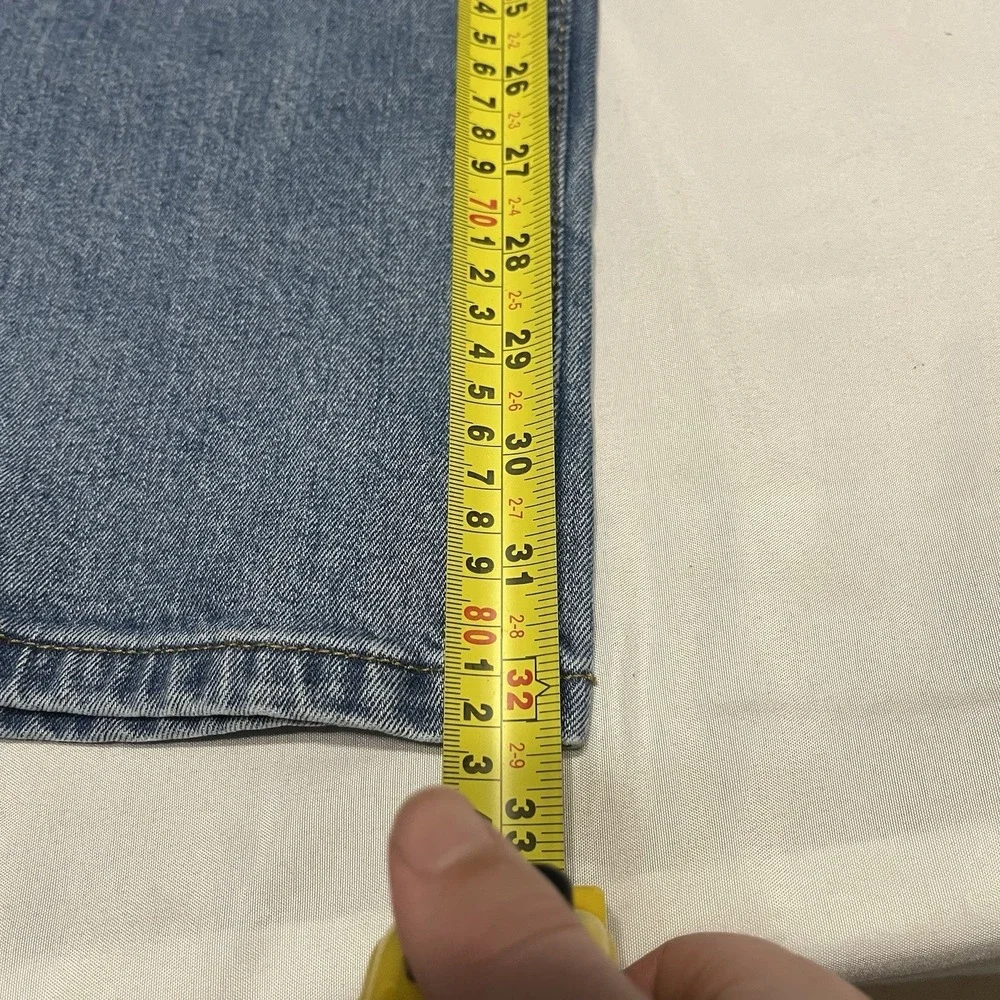 Levi's 550 Relaxed Tapered Jeans Size 30x34 Fits (29x32) Medium Wash